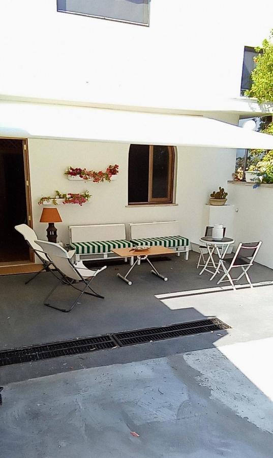 Cottage La Roccia Merine Exterior foto