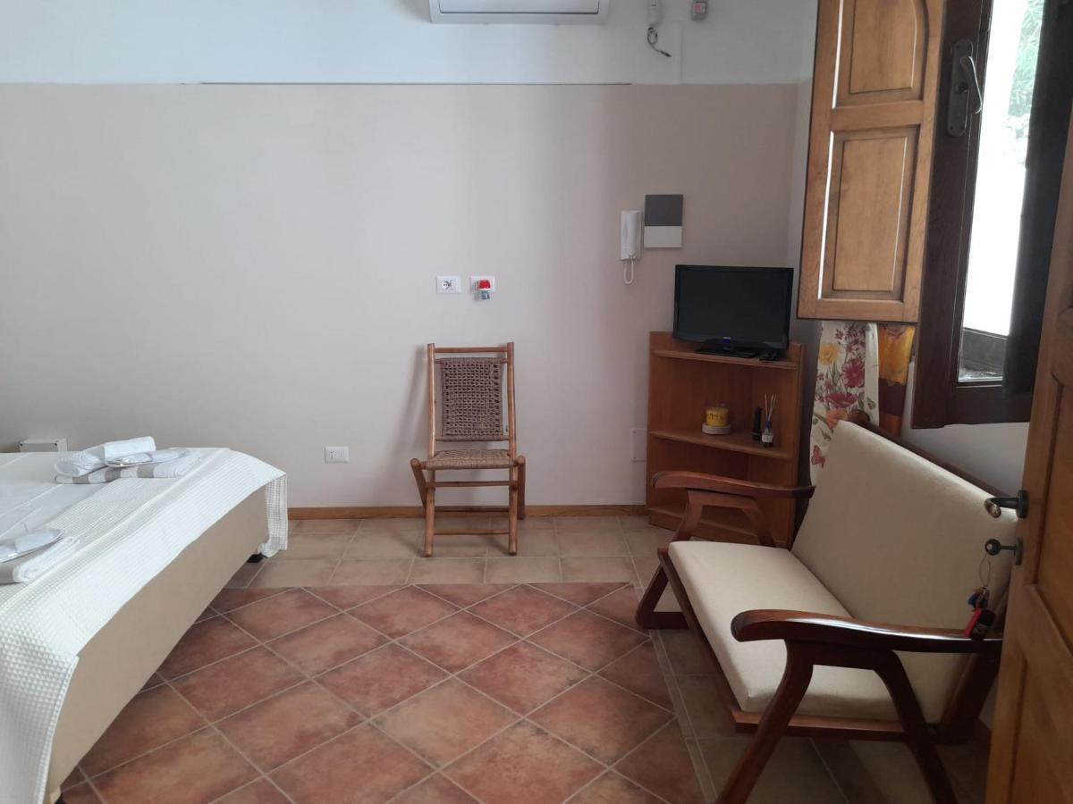 Cottage La Roccia Merine Exterior foto